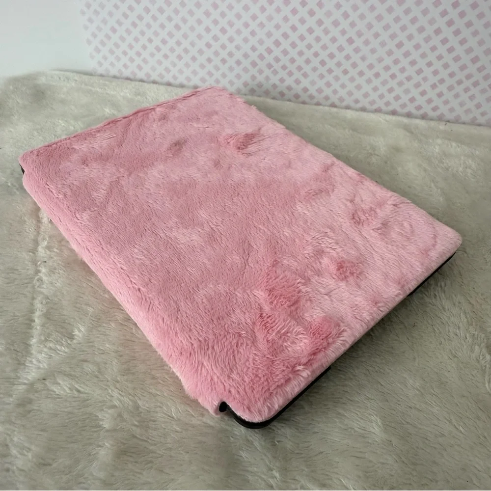 Kindle Paperwhite Pink Fuzzy Case Cover 11th Generation New in Package